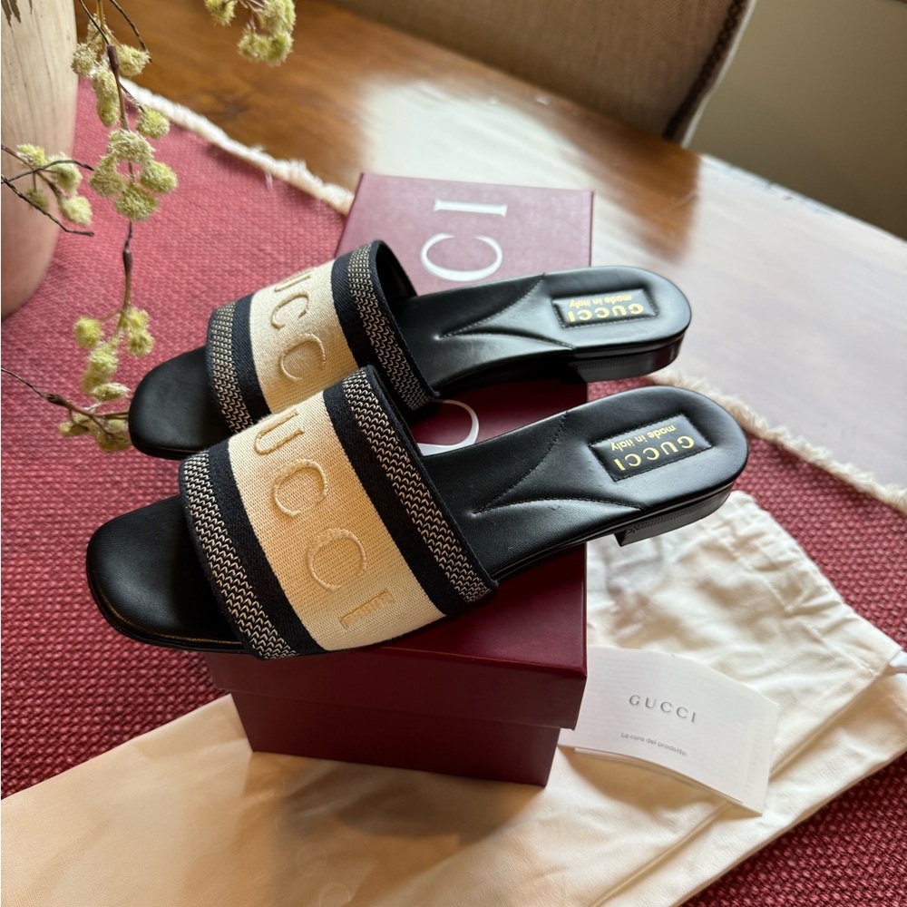 Gucci Beige and Black Logo Slide Sandals - Picture 3 of 5